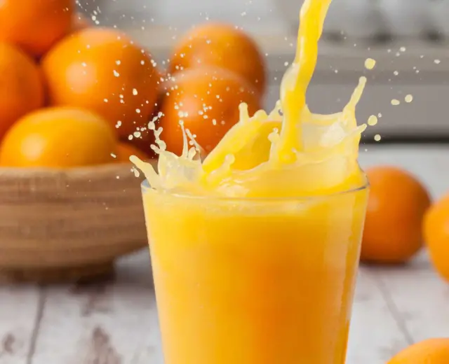 Suco de laranja natural não engorda e faz bem à saúde, afirma estudo