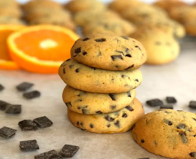 Cookies de laranja com gotas de chocolate