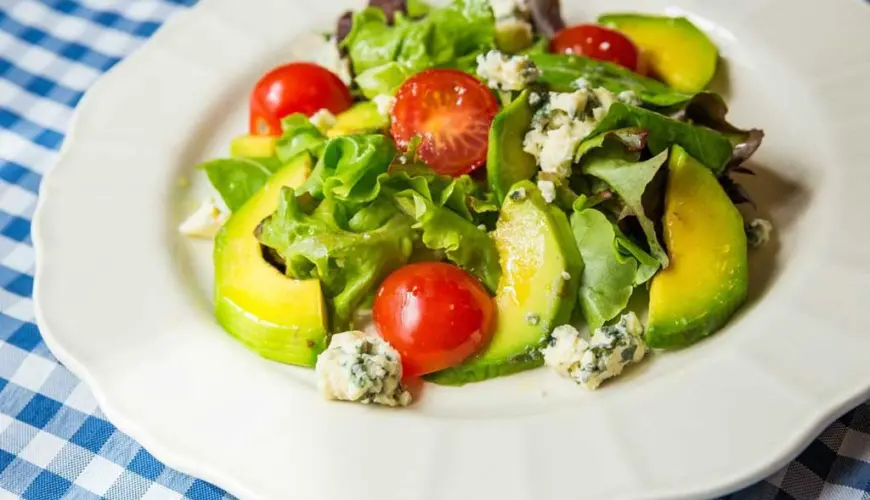 Salada Mista com Abacate e Gorgonzola