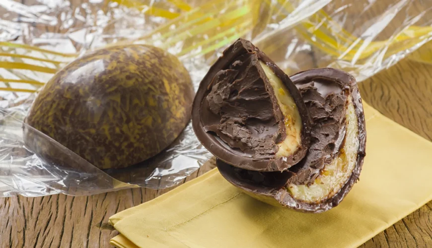 Ovo de Páscoa com brigadeiro de laranja